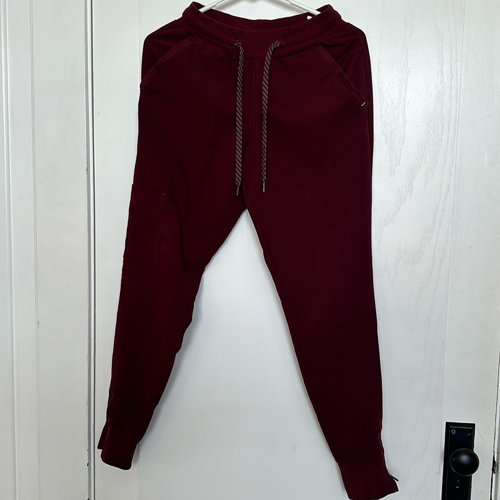 XXS MIDRISE WINE COLOR JAANUU JOGGER SCRUB PANTS!